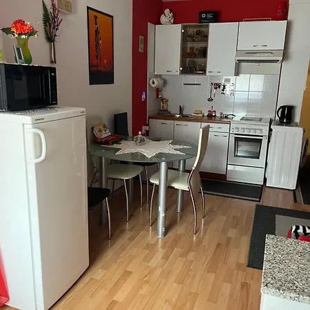 Red Sun Apartment *